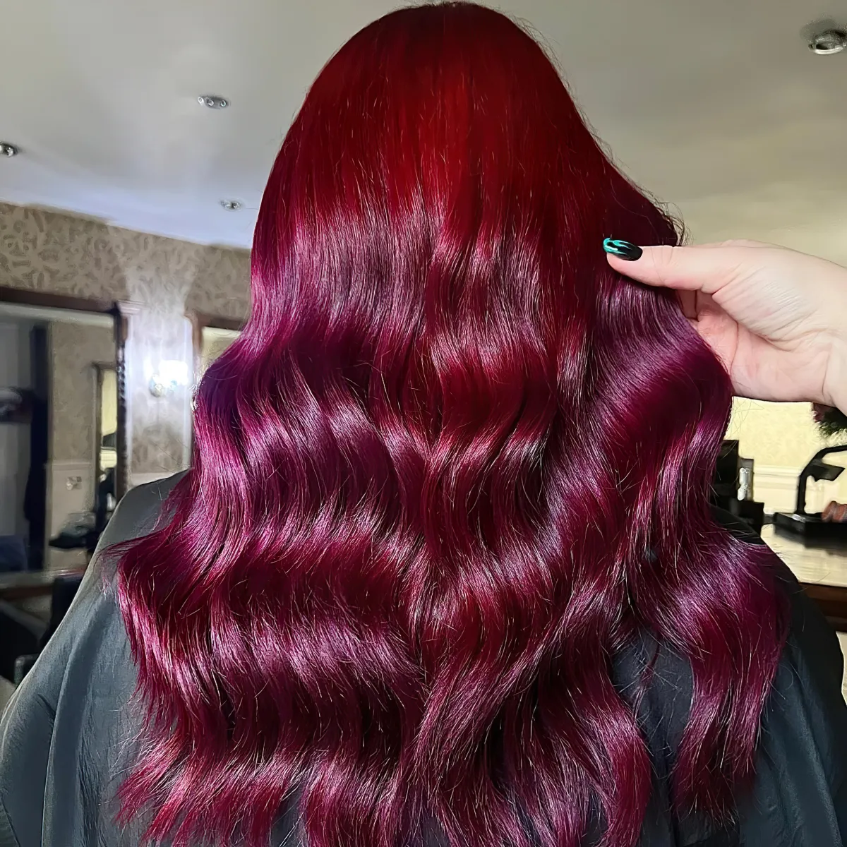 couleur de cheveux cherry coke longs ondules