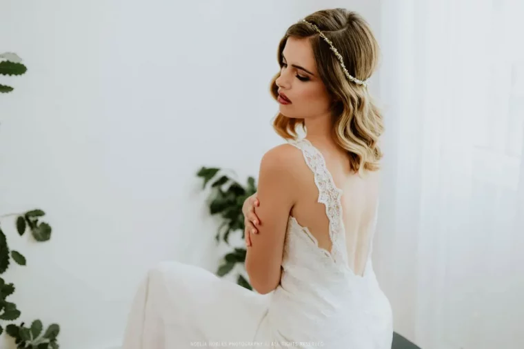 coupe de cheveux mi long pour mariage femme dans une robe de mariage longue