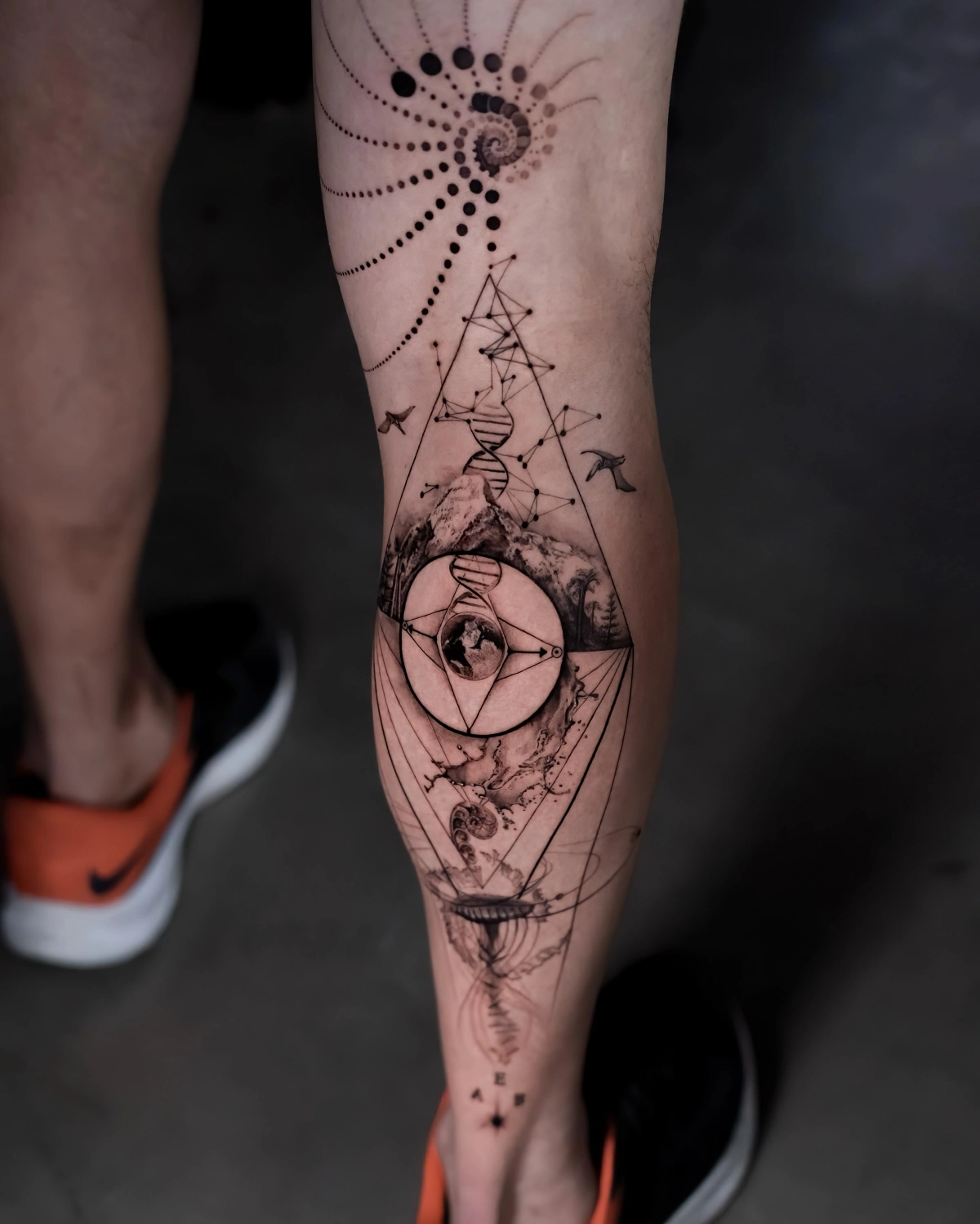 dots lignes motifs geometriques dessin jambes homme tattoo