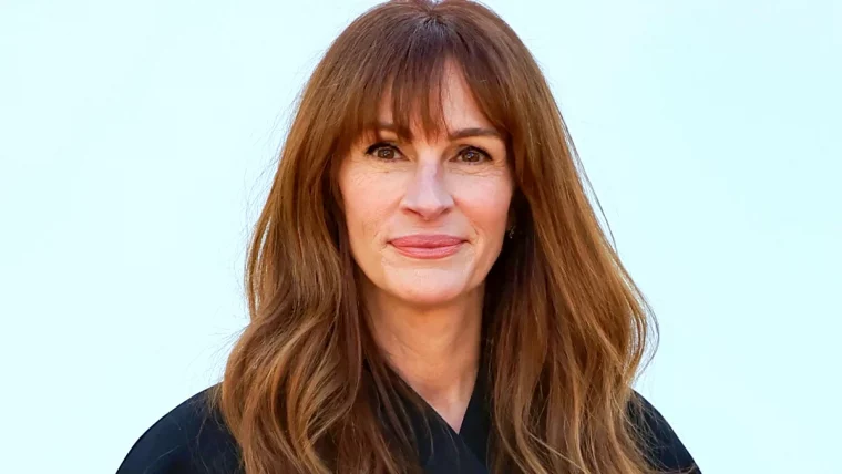 idee de coiffure avec frange femme 50 ans julia roberts.jpg