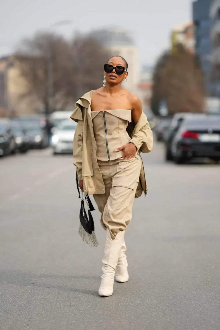 look chic en beige top manteau et pantalon