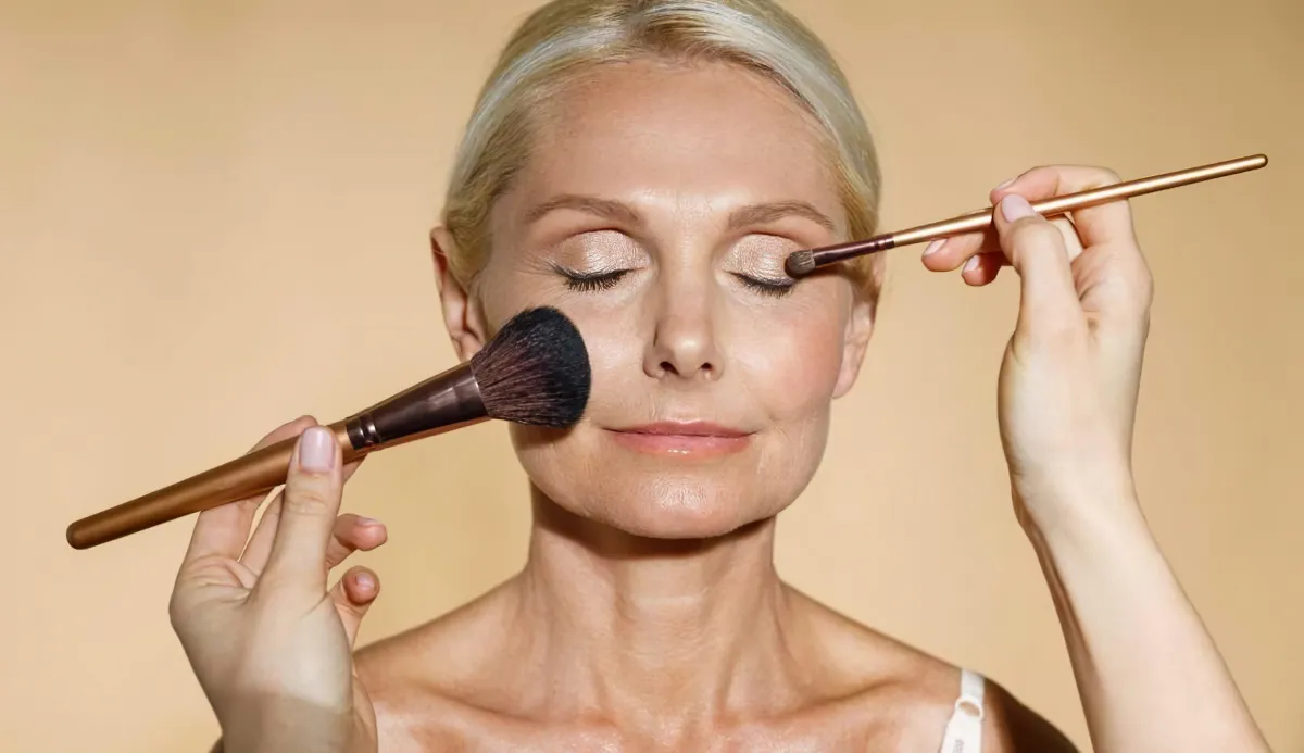 maquillage rajeunissant pour femme de 50 ans guide complet