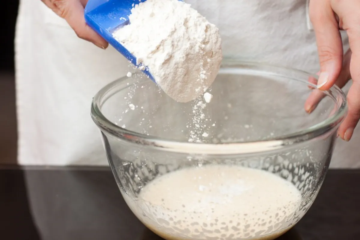 melange de bicarbonate dans unecasserole