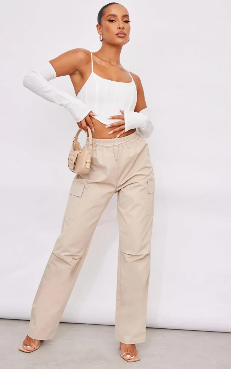 pantalon beige debardeur court manches