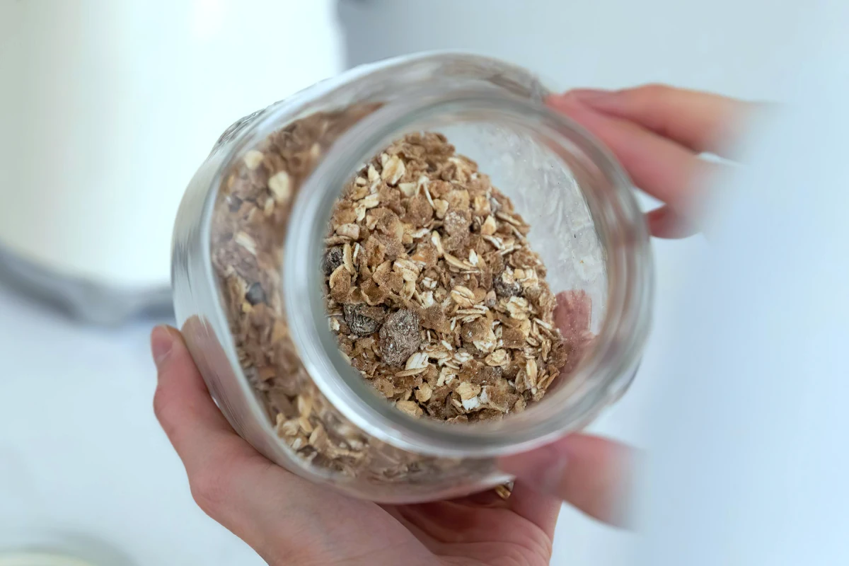 piege fait maison mites alimentaires bocal en verre graines