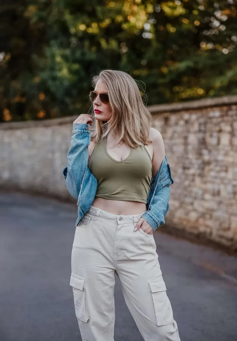 quel outfit cargo beige femme pour printemps