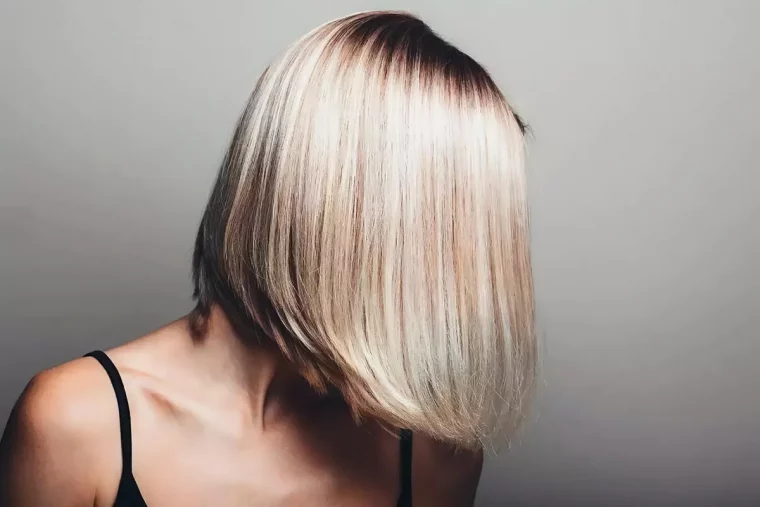 quelles coupes cheveux raides pour femme de 60 ans