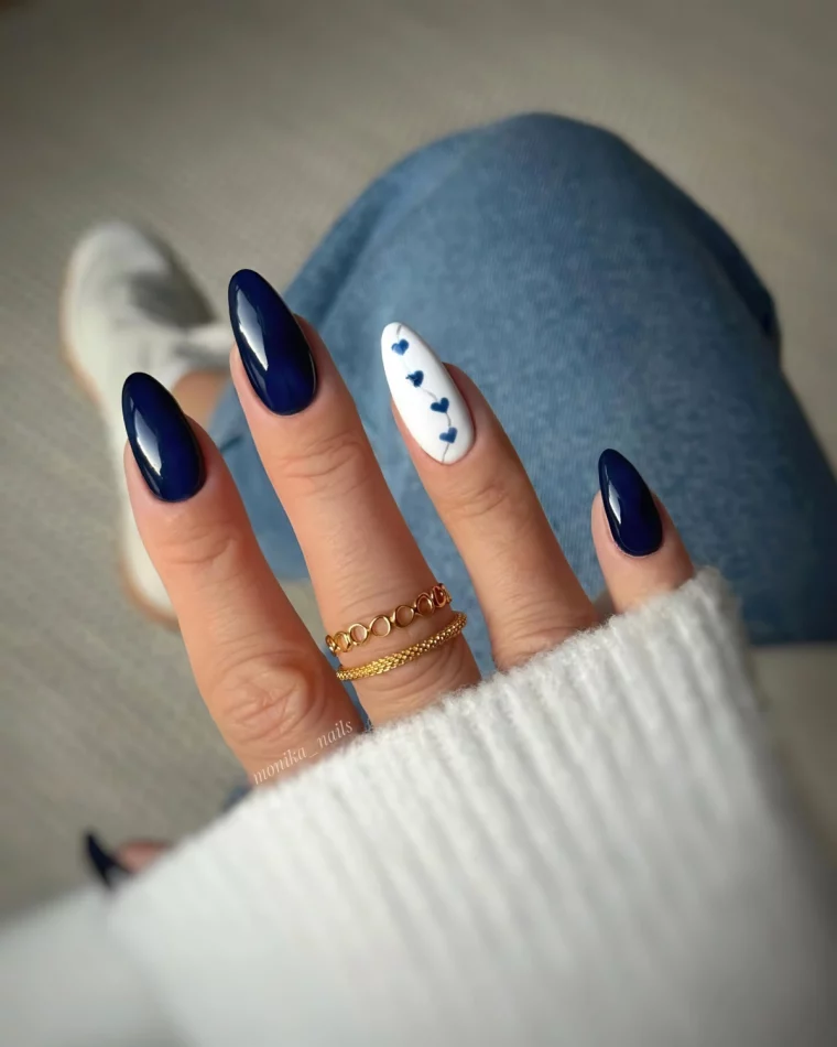 vernis bleu marine ongles longs en amande nail art un seul doigt