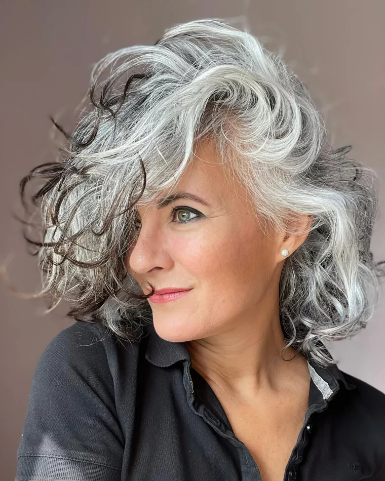 balayge inverse sur cheveux gris femme