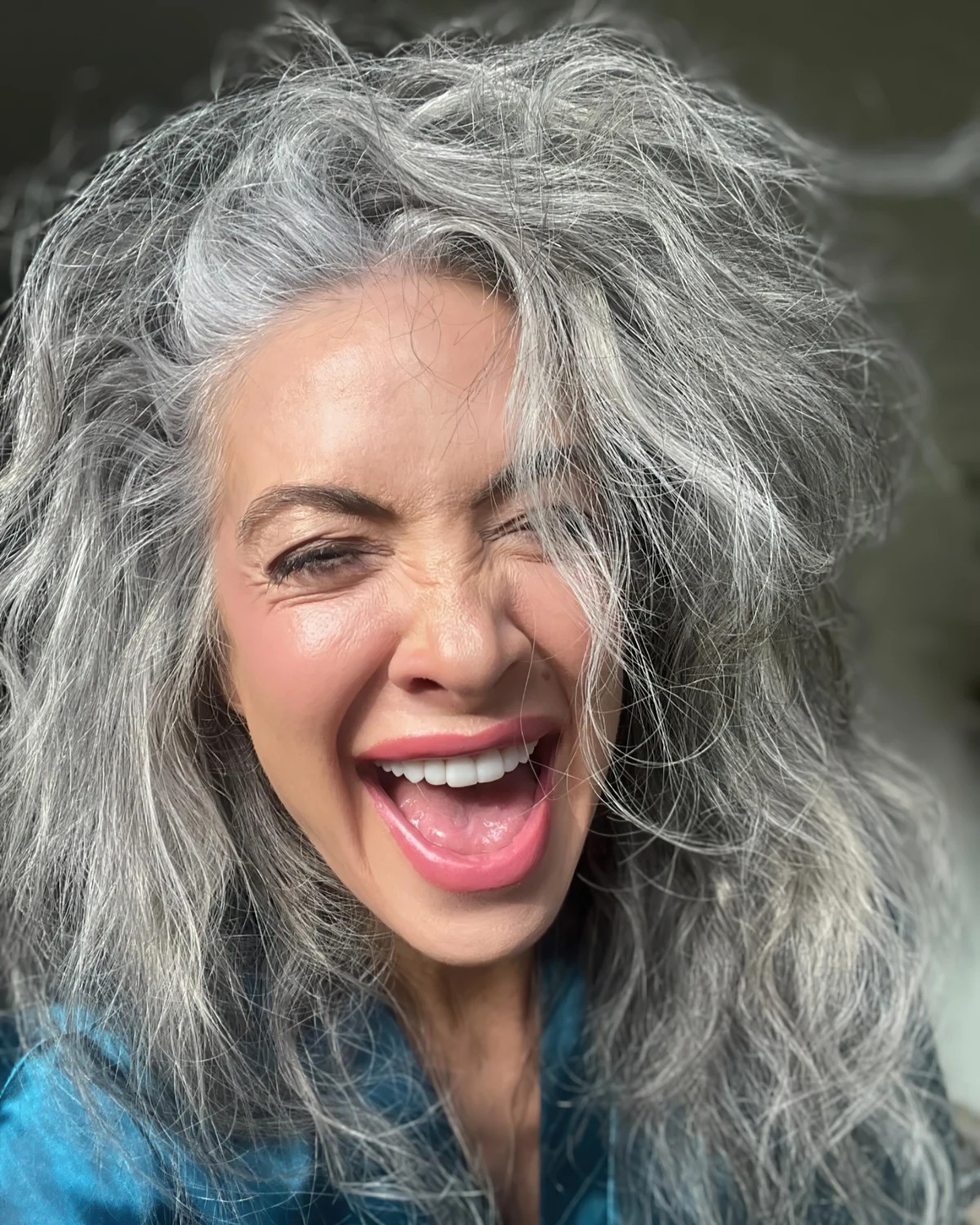 comment subblimer les cheveux gris femme coiffure