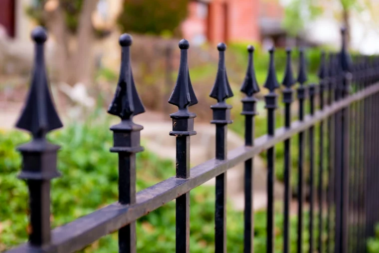 grillage rigide cloture jardin plantes vertes structure metal materiau