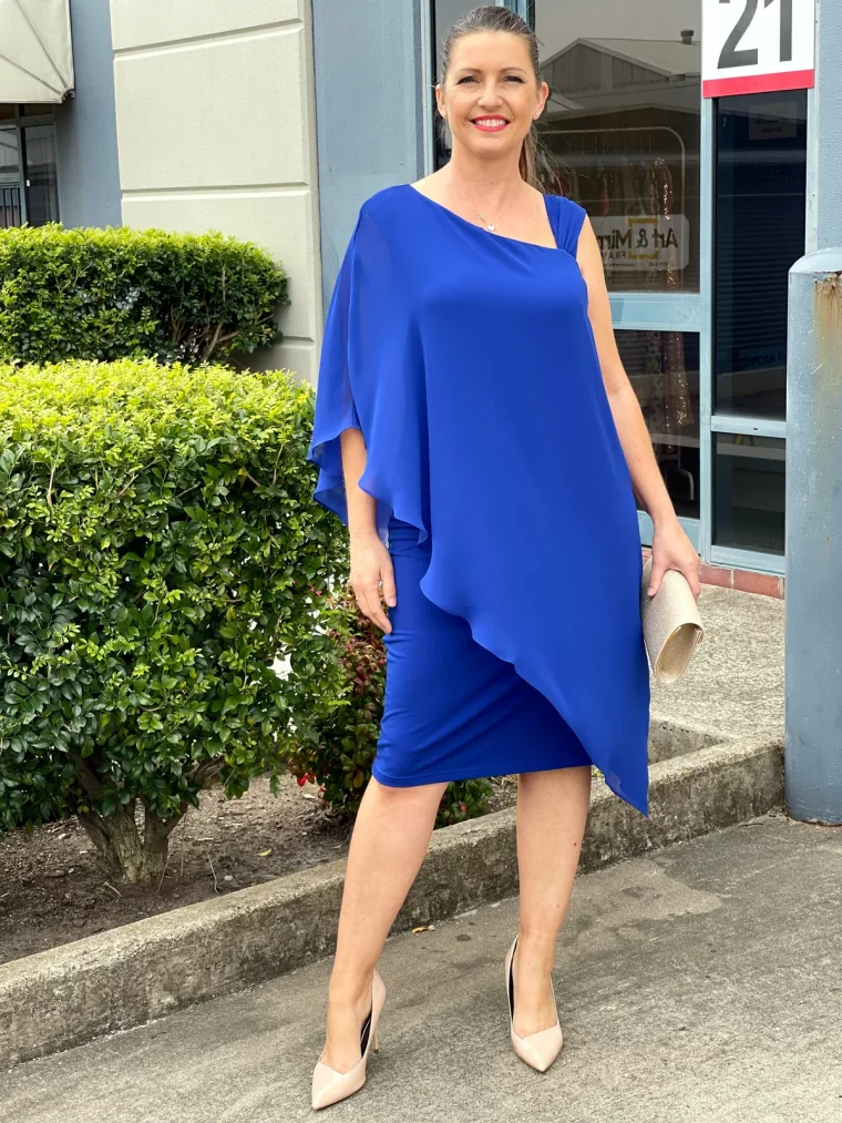 robe bleu longeur au genou femme mode 60 ans