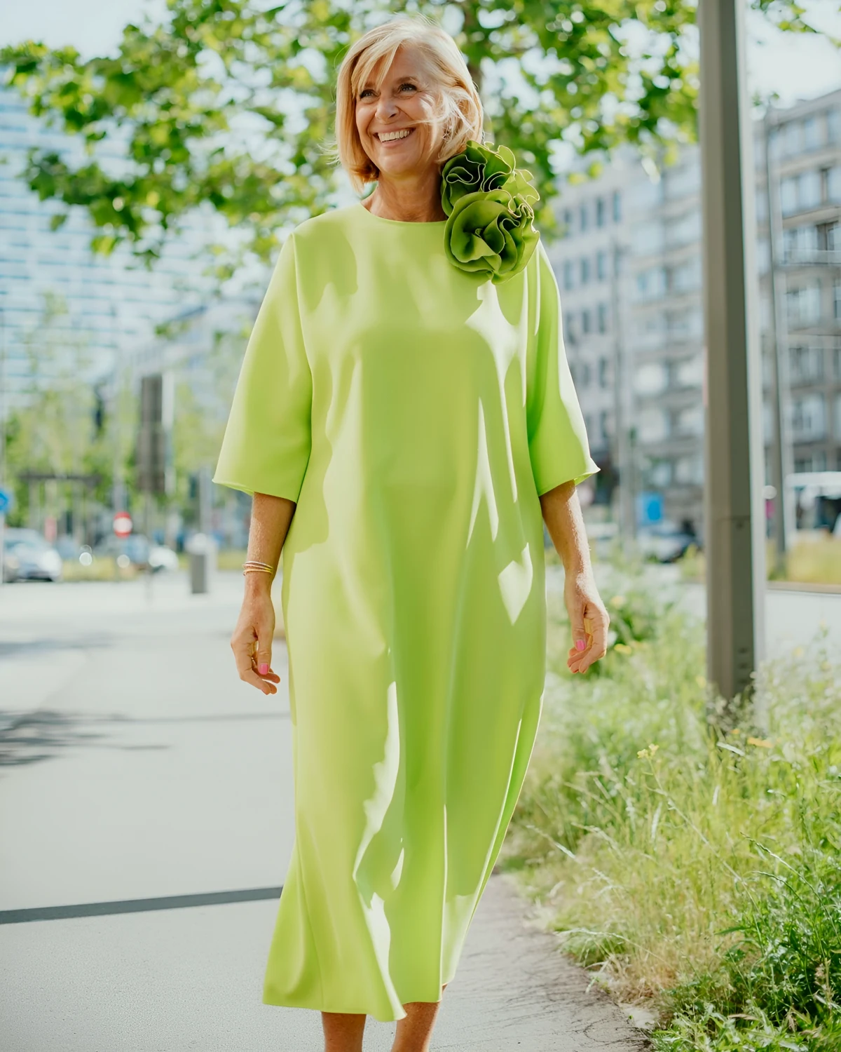 tenue de ceremonie femme 50 ans robe verte femme blonde