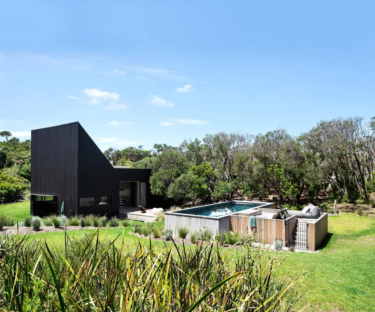 amenagement piscine hors sol moderne avec terrasse en bois