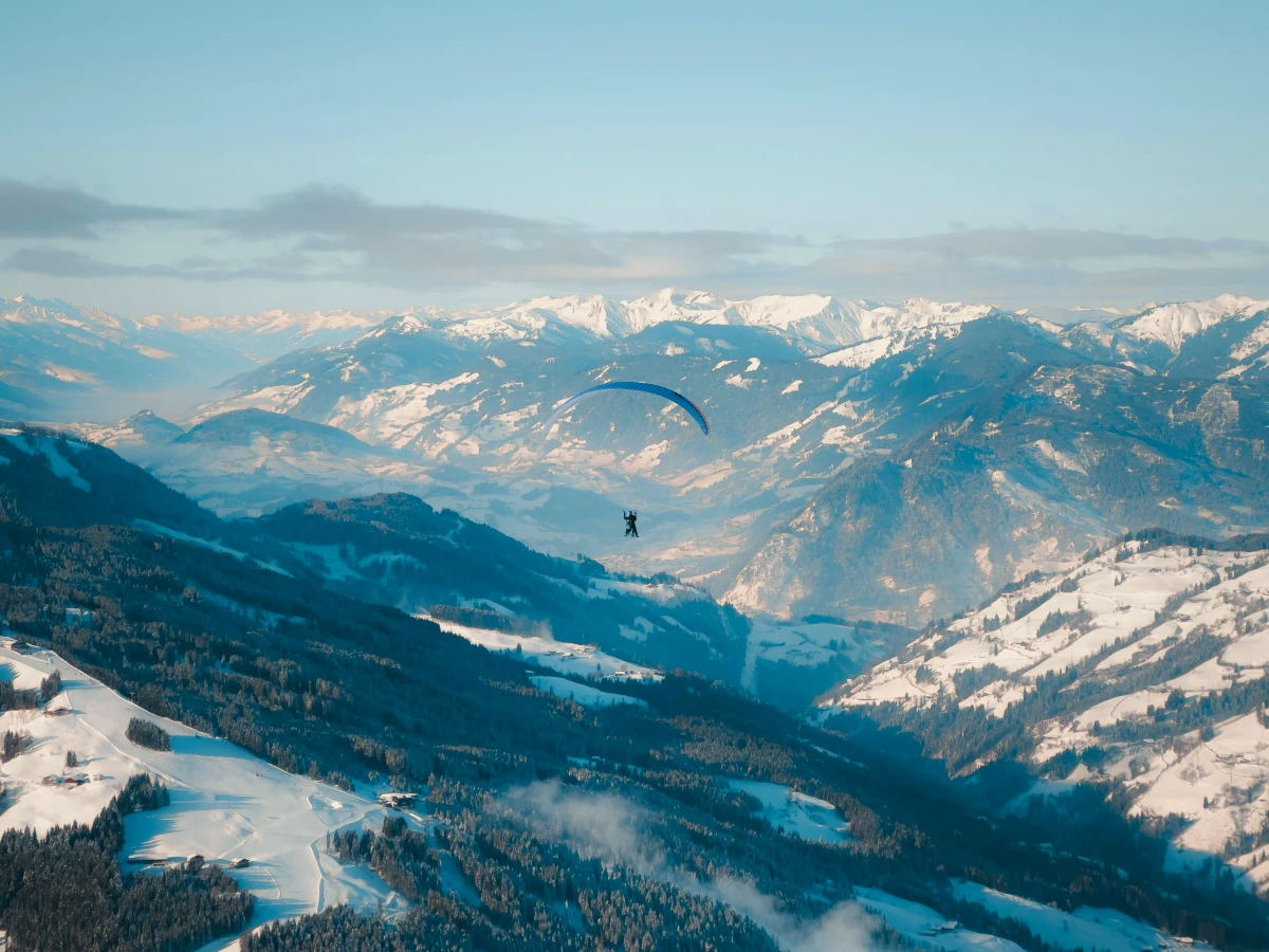 auvergne rhône alpes pour faire du parachutisme ciel montagne