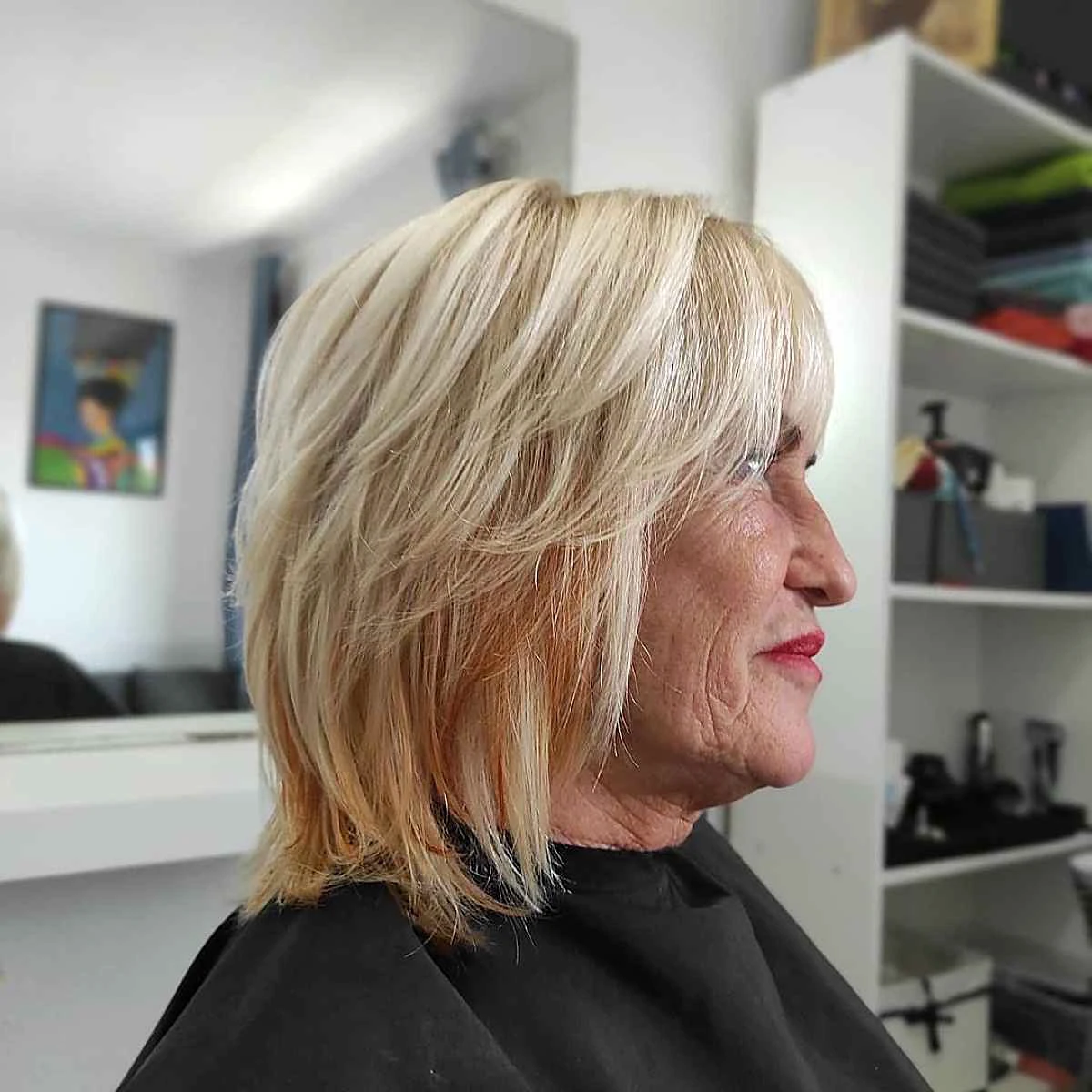 carre degradee femme 60 ans frange cheveux blonds