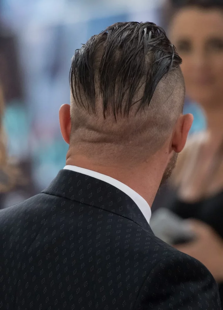 la coiffure de tom hardy coupe de cheveux bas