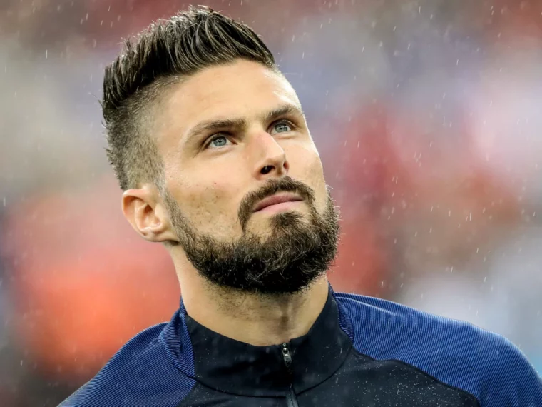 olivier giroud coupe courte degrade homme barbre