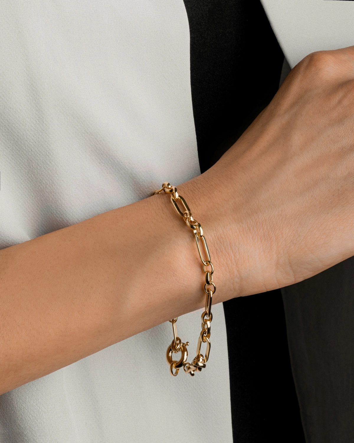 bracelet chaine en or bijoux femme tendance main