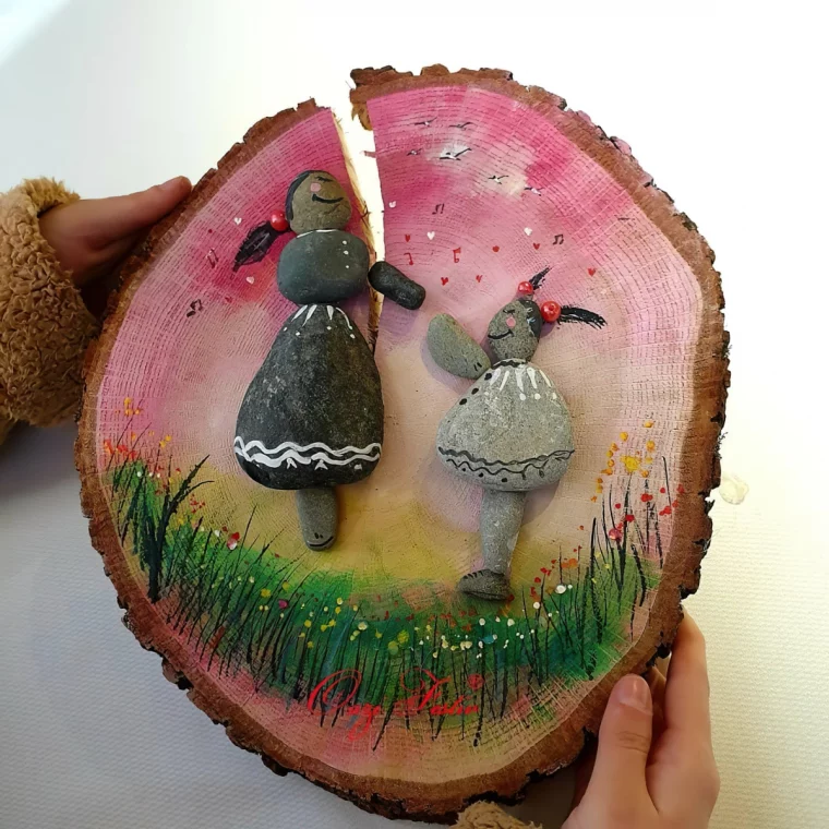 creation materiaux naturels peinture sur galets silhouette mere et fille rondelle bois