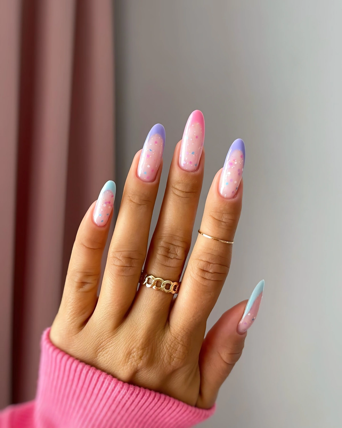 french nail art ongles longs pointes en couleurs pastel confetti effet