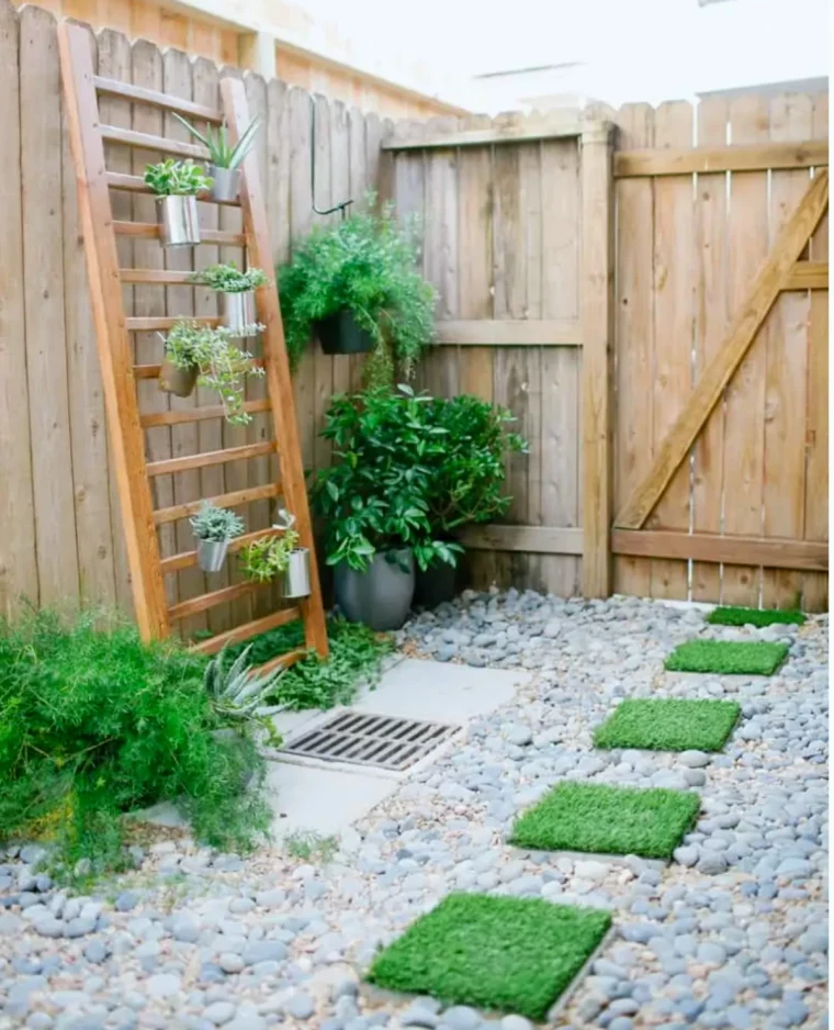 gravier aménagement petit jardin simple cloture en bois