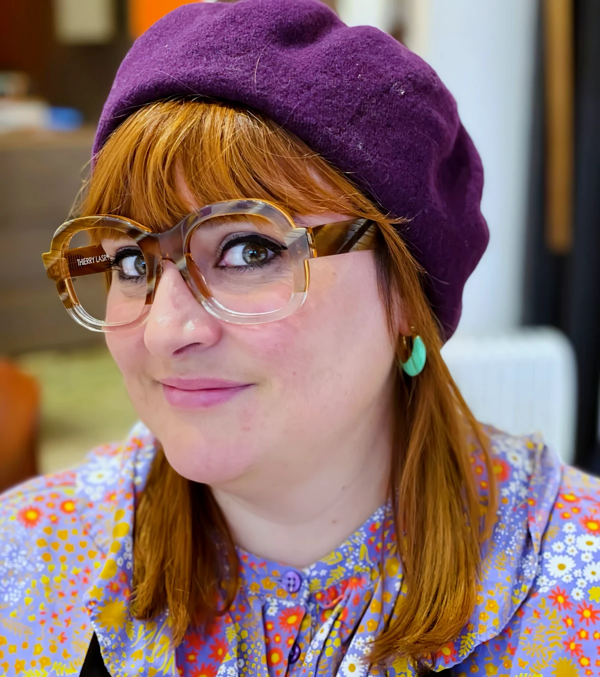 lunettes de vue rajeunissante style vinatge femme beret violet