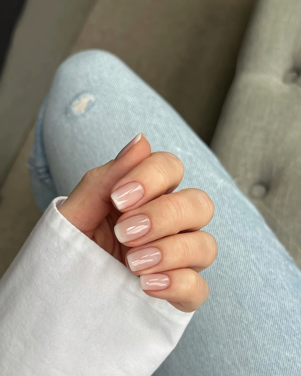 ongles transparent nude technique french manucure moderne