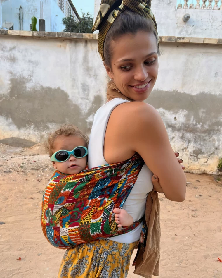 portage bebe africain motifs africains tissu colore pantalon