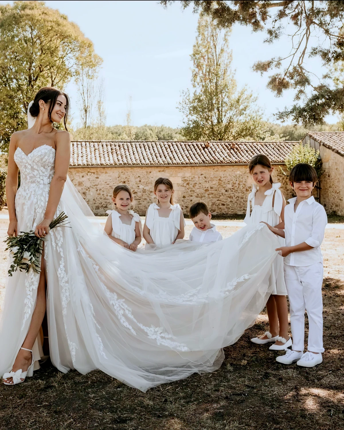 robe de marier sur le therme champetre femme et enfants mariage