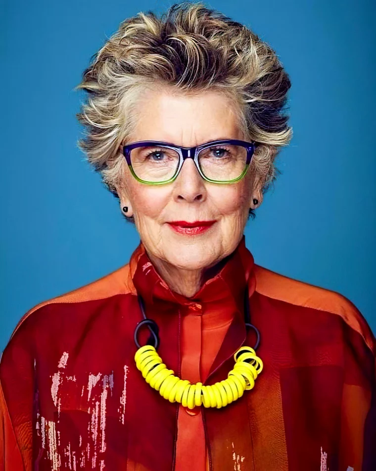 coiffure femme 70 ans avec lunettes