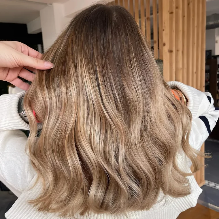 comment obtenir et entretenir le balayage blond sur brune