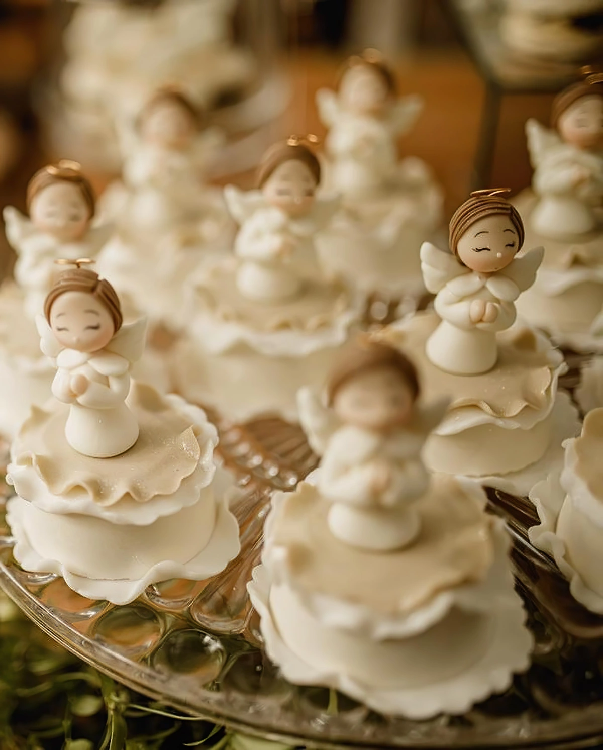 figurine anges plateau surprises invites bapteme fille desserts