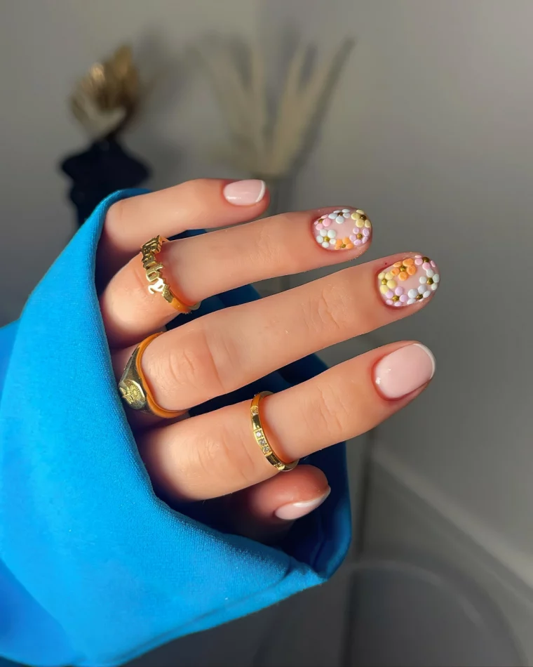nail art motifs fleurs pastel couleurs french manicure courts ongles