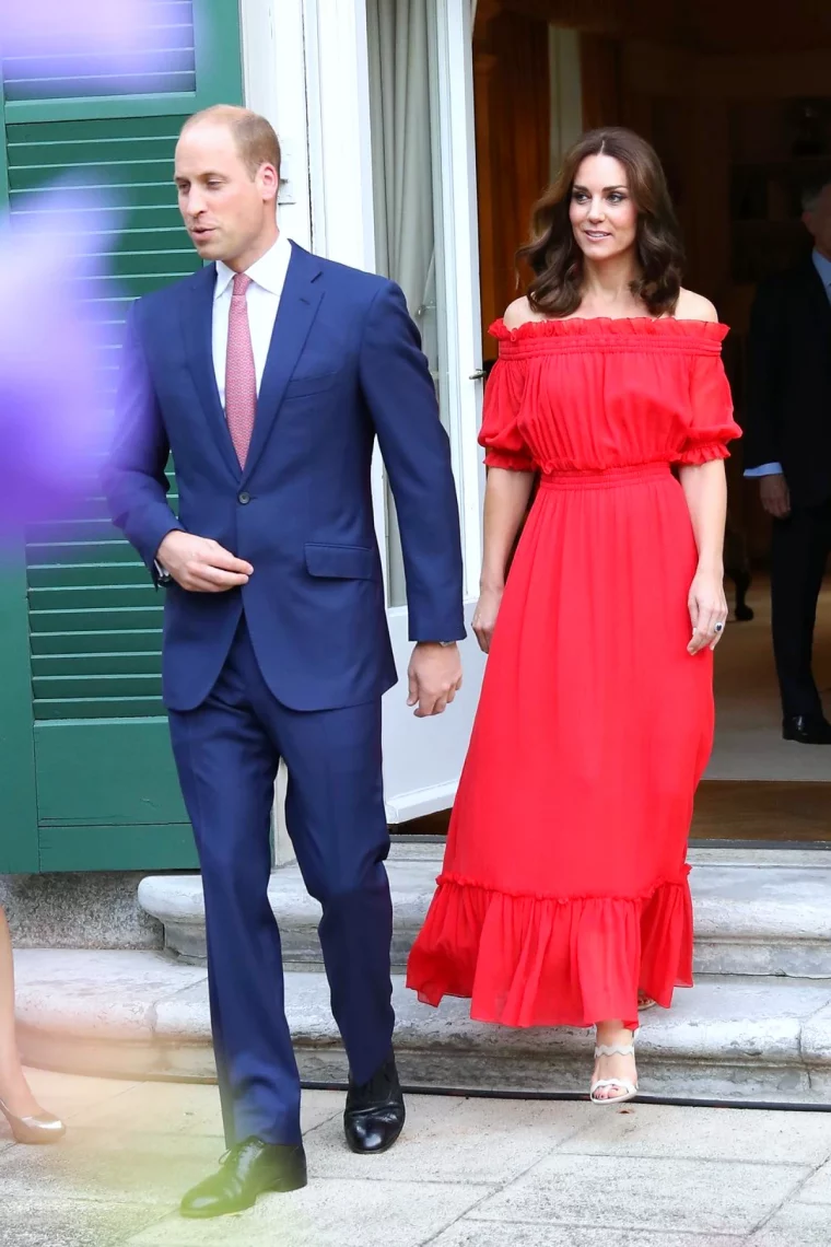 robe rouge longue kate middelton col bardot prince harry