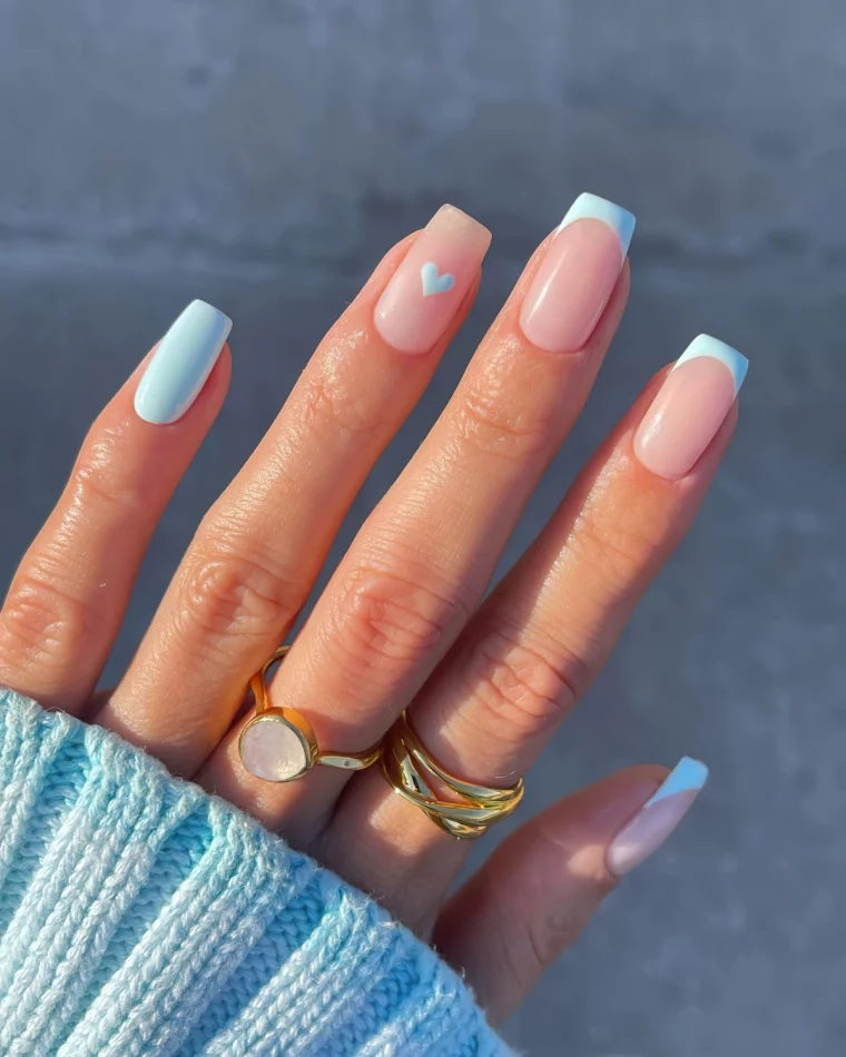 vernis bleu pastel manucure dessin nail art minimaliste coeur