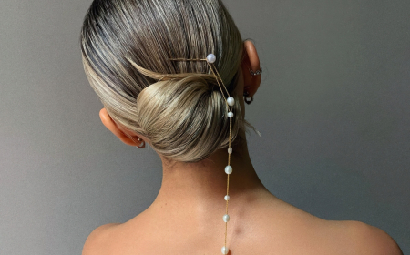 coiffure mariage simple et chic accessoire pendentif cheveux perles blanches