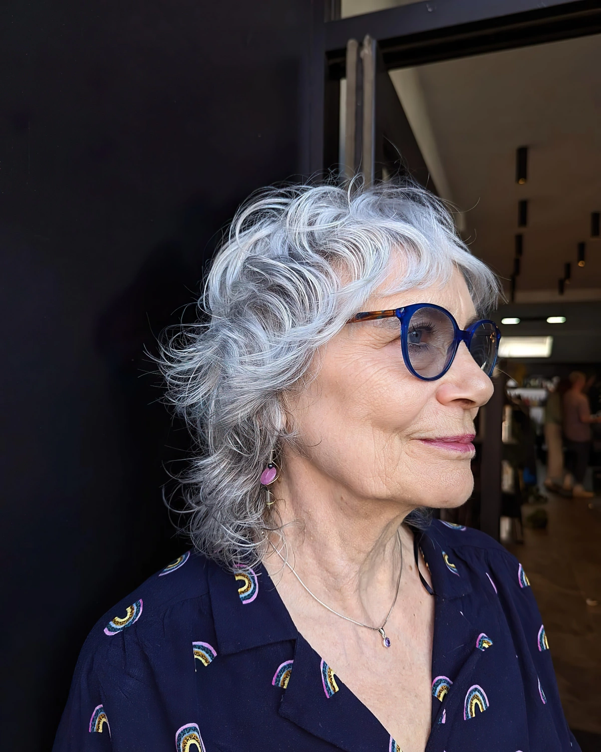 Coupe De Cheveux Gris Pour Femme De 50 Ans Avec Lunettes Les Styles 