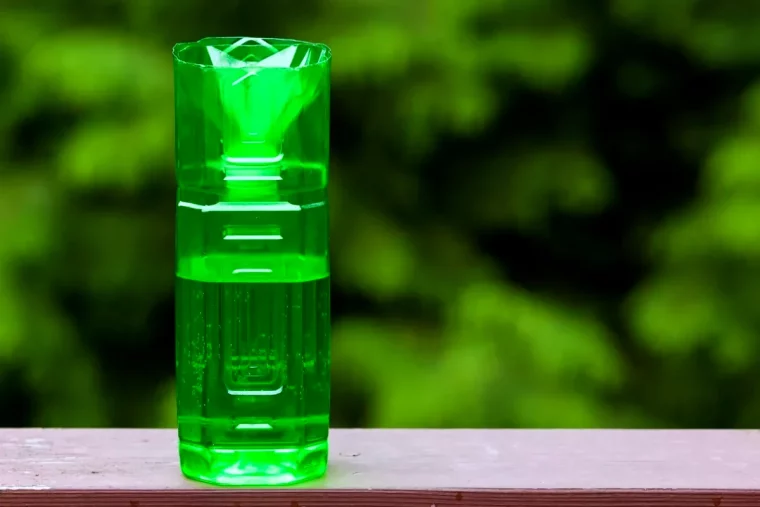 piges a moustiques maison bouteille en plastique verte