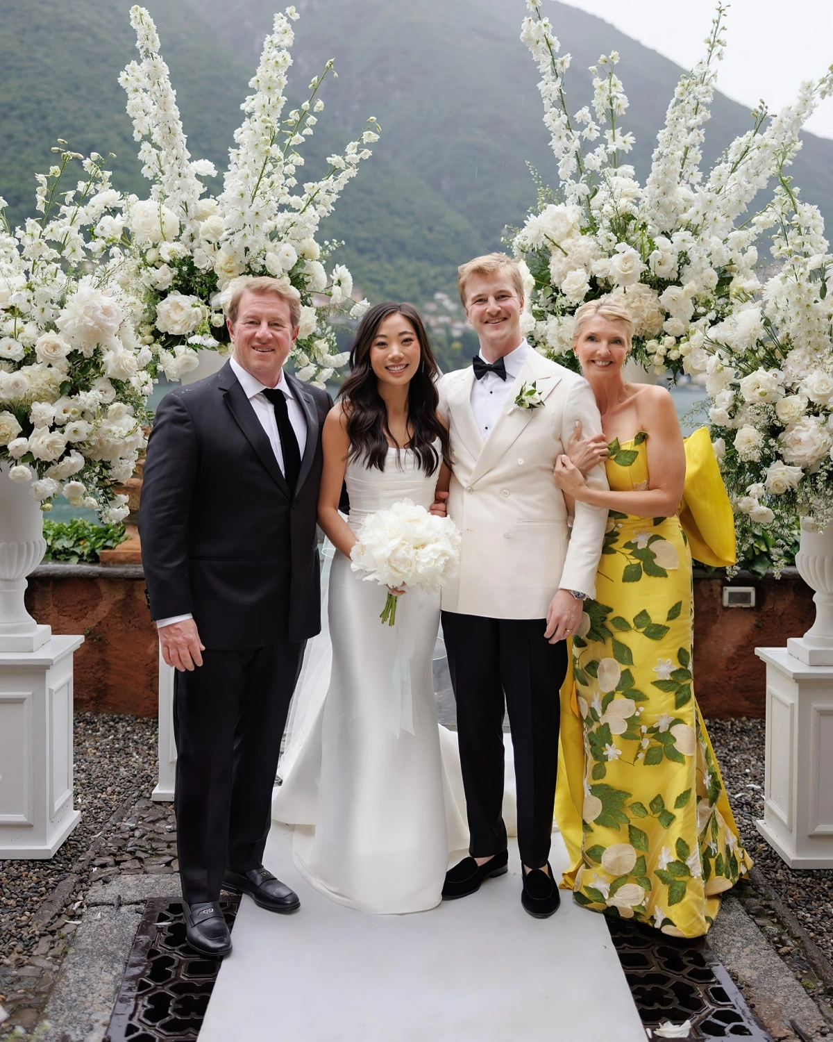 robe ceremonie couleur jaune motifs fleurs mariage style italien