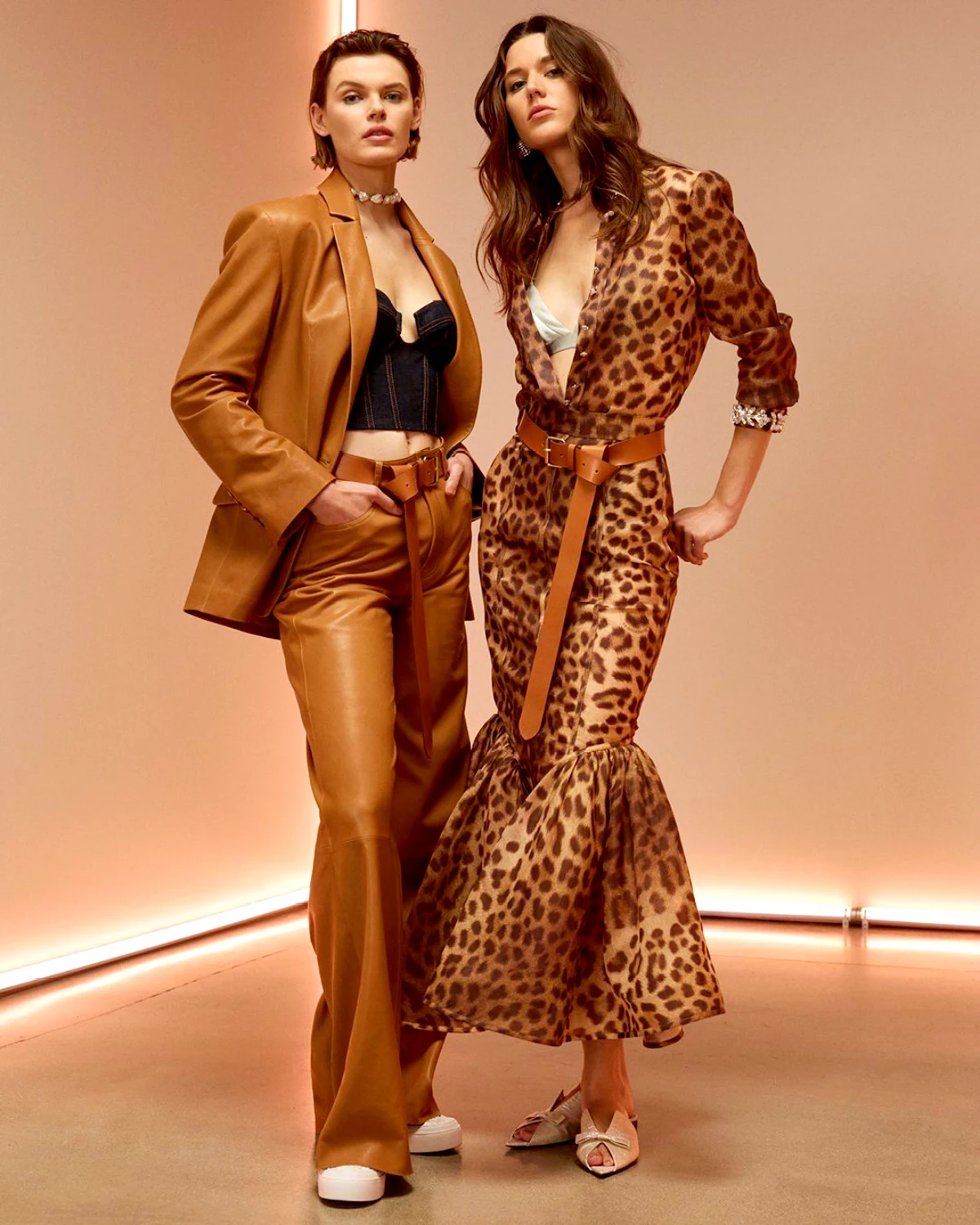 robe tendance 2024 motifs leopards deux femmes