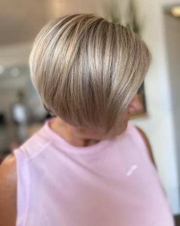 coupe de cheveux court femme 70 ans cheveux fins coloration balayage