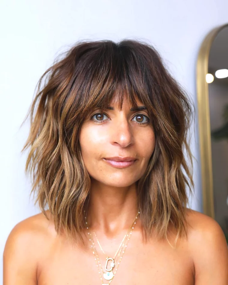 coupe de cheveux effilee avec frange femme 40 ans