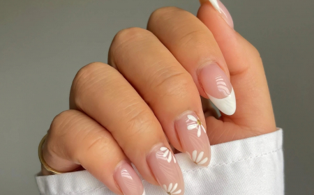 motifs fleurs dessin sur ongles facile blanc french manucure