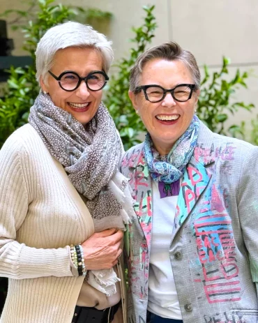 pixie pour femmes de 70 ans avec lunettes