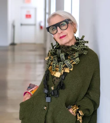 quelle coupe pour une femme de 60 ans avec lunettes