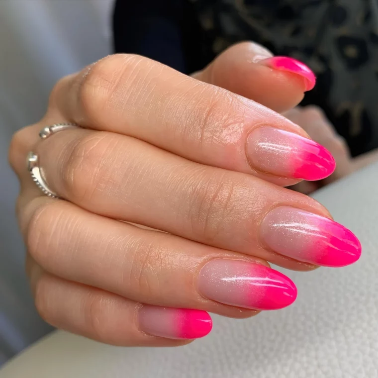 technique ombre degrade manucure rose fluo glitter argent