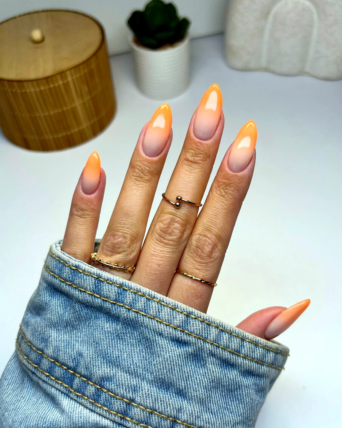 baby bloomer tendance ongles 2023 couleur orange