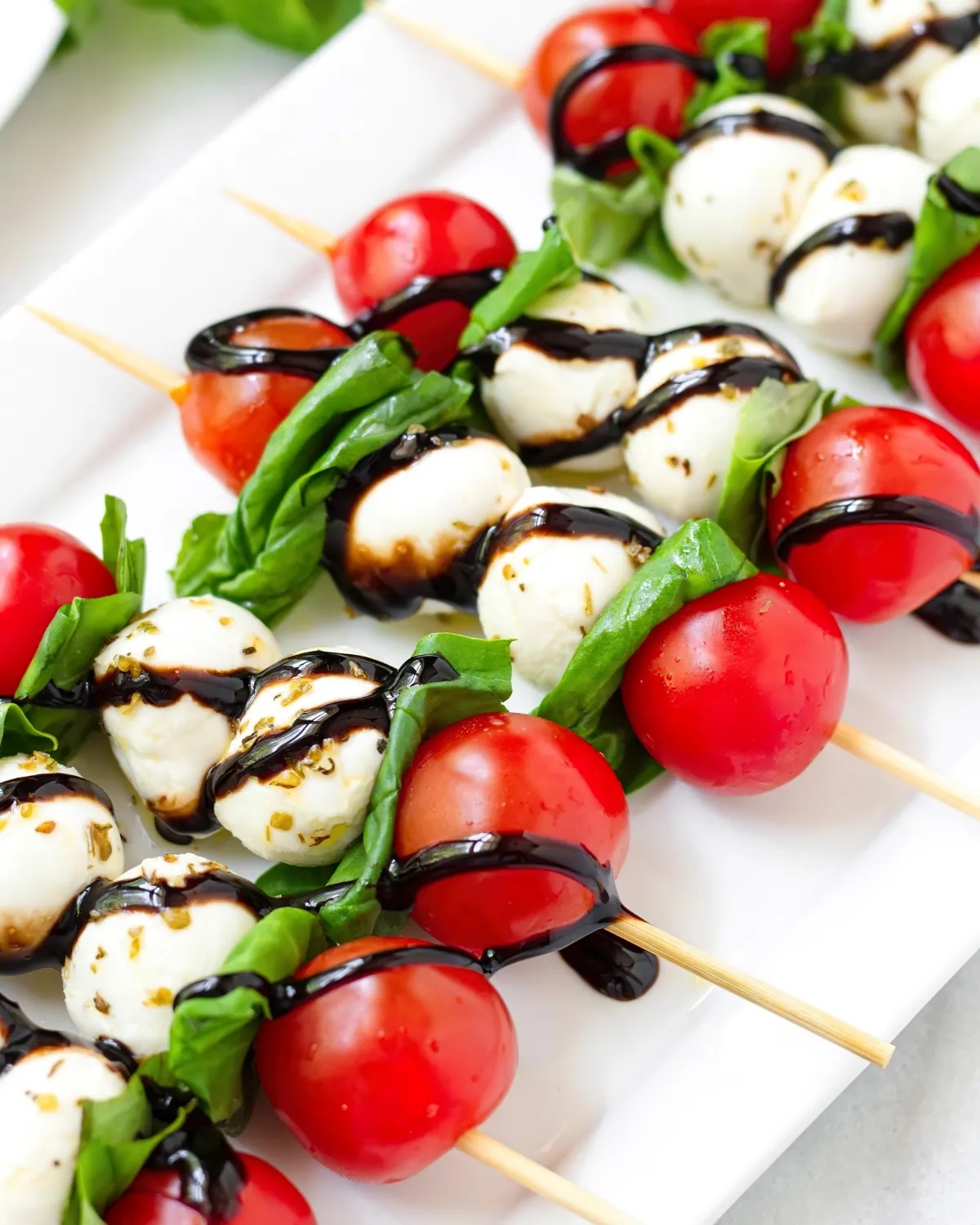 brochetts vegetariennes caprese tomates cerises mozzarella basilic