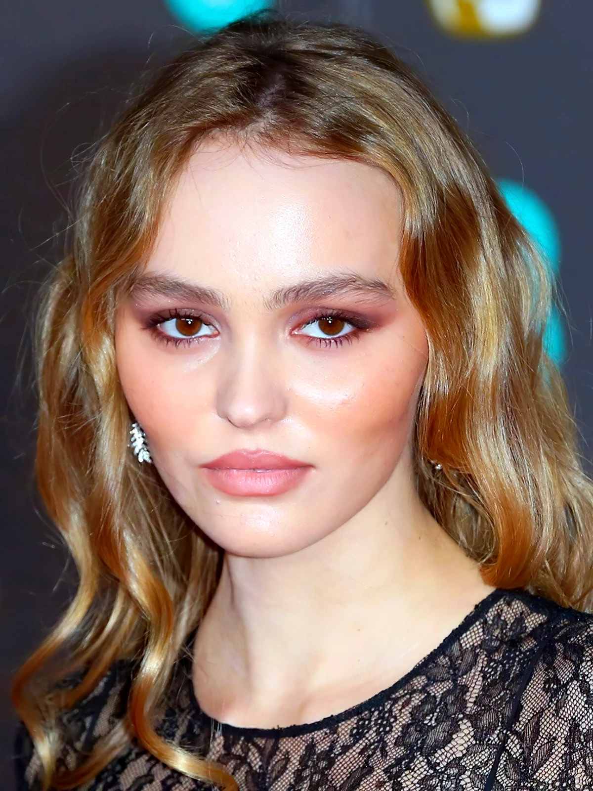 couleur de cheveux tendance 2024 lily rose depp cheveux caramel